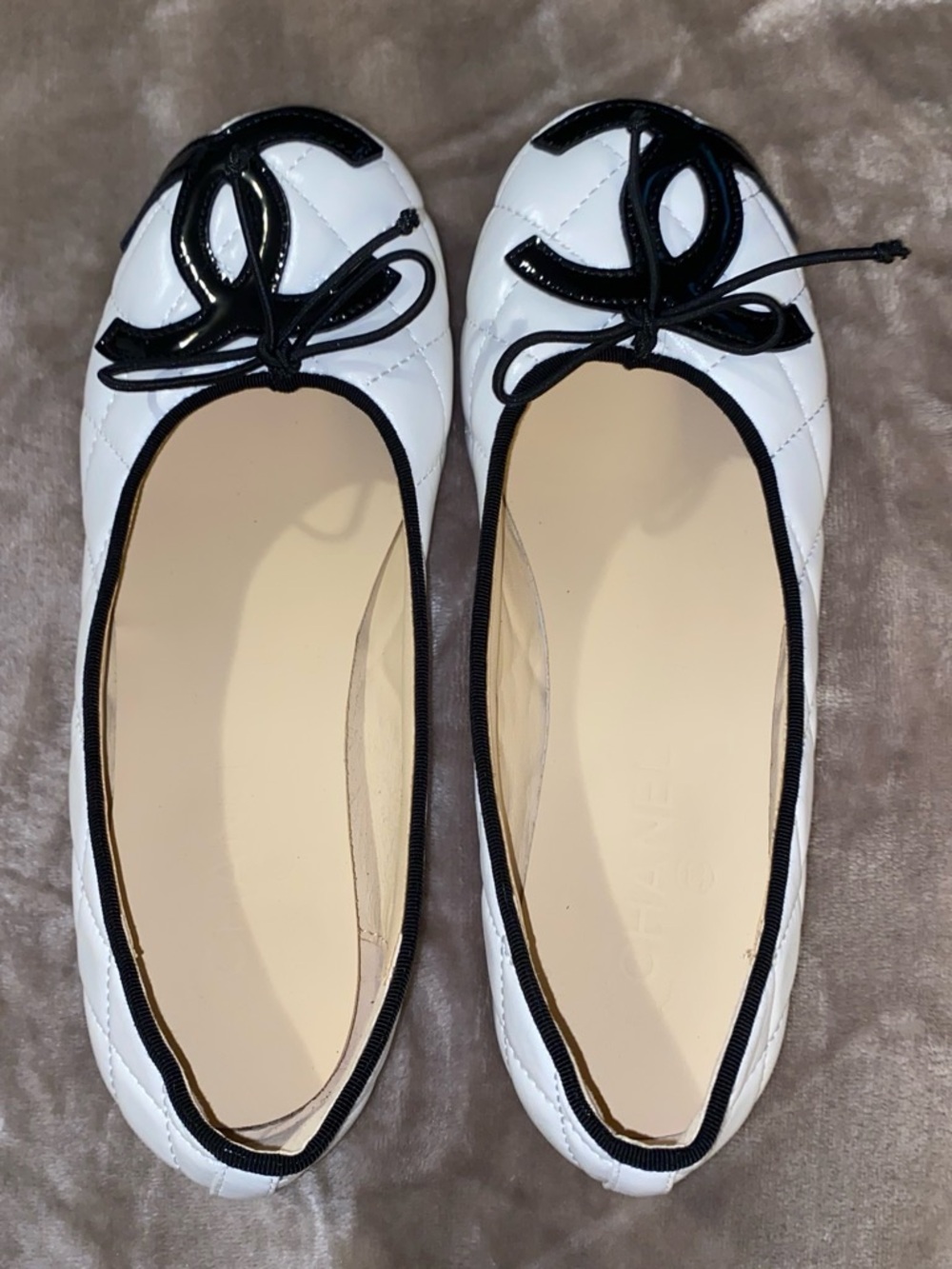 CHANEL White Quilted Ballet Flats with Black Trim and Bow CC